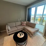 Perfect For Couples Or Solo Travelers, Just 10 Min From 아파트