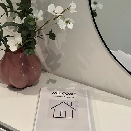 Perfect For Couples Or Solo Travelers, Just 10 Min From 트롬쇠