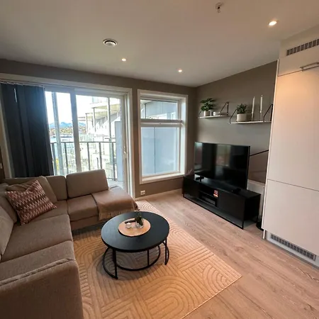 Perfect For Couples Or Solo Travelers, Just 10 Min From 아파트 트롬쇠